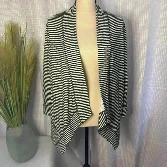 Chico’s Zenergy Size 1 M Asymmetrical Women’s Striped Cardigan Long Sleeves - Picture 1 of 11